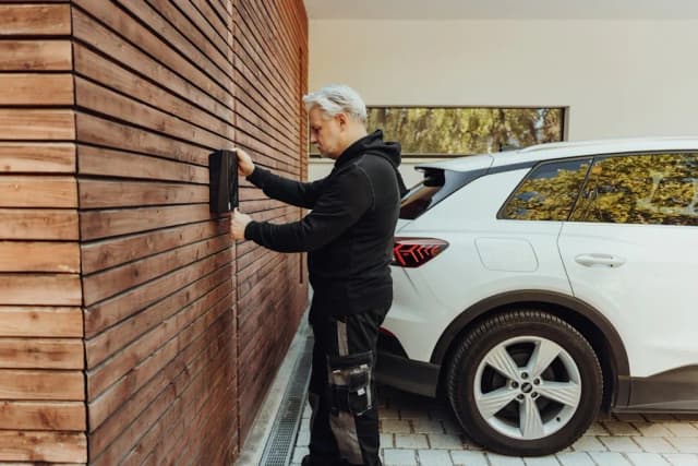 Montaż stacji ładowania samochodów elektrycznych w firmie – kiedy warto się zdecydować? Montaż stacji ładowania samochodów elektrycznych w firmie – kiedy warto się zdecydować?