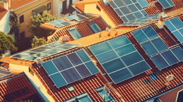 Różnice między napięciem 240V a 250V w gniazdku Różnice między napięciem 240V a 250V w gniazdku