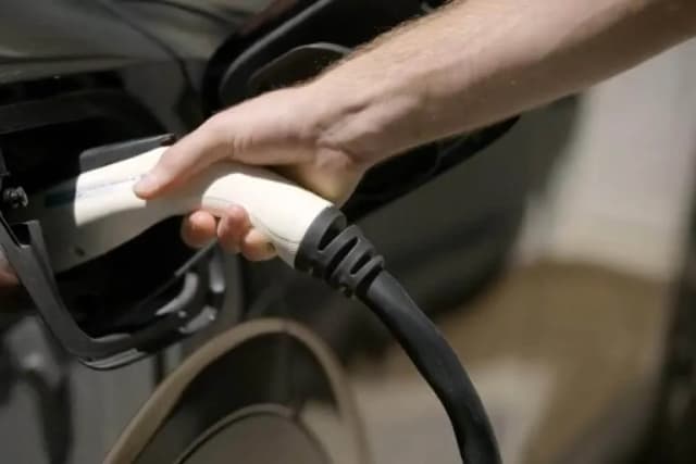 Zwiększ sprzedaż dzięki ładowarce do samochodów elektrycznych Zwiększ sprzedaż dzięki ładowarce do samochodów elektrycznych